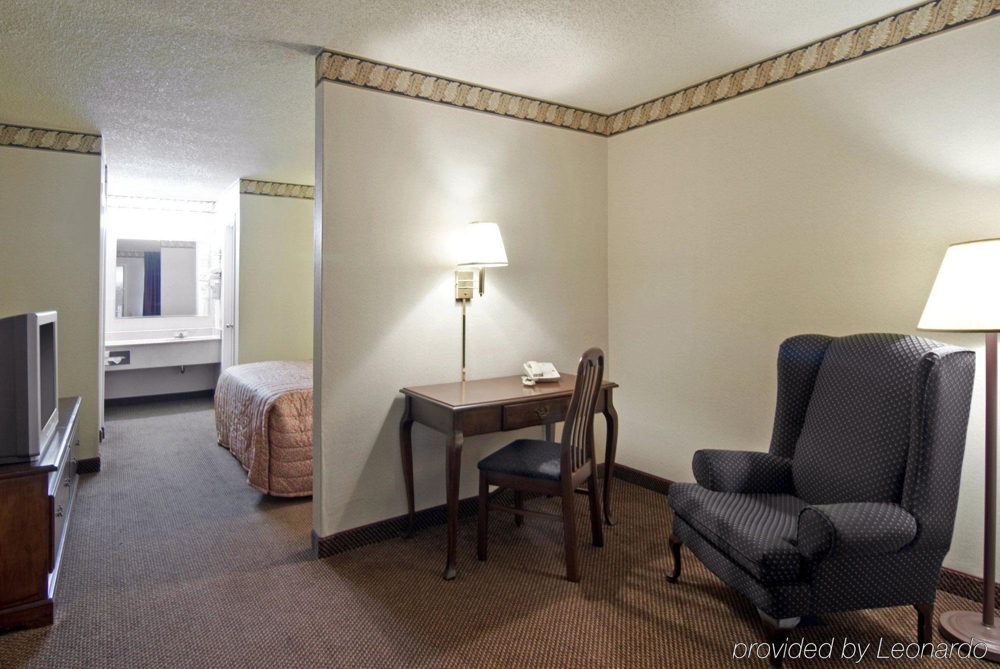 Americas Best Value Inn Jonesboro Room photo
